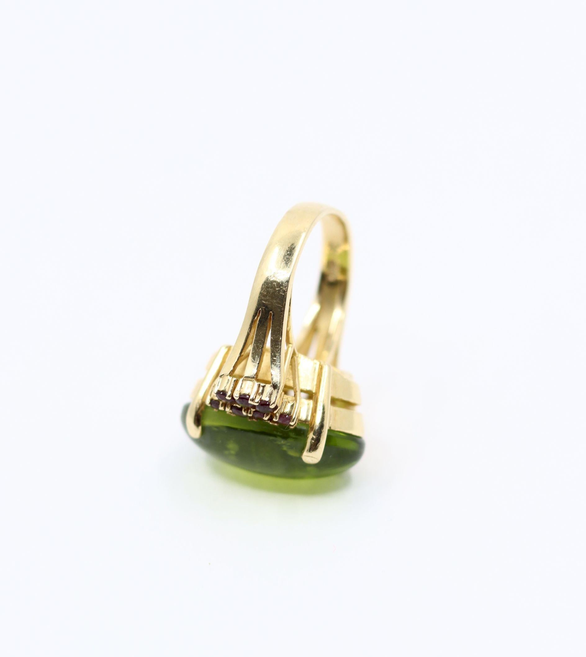 Vintage 14KT Gold Peridot Garnet Ring