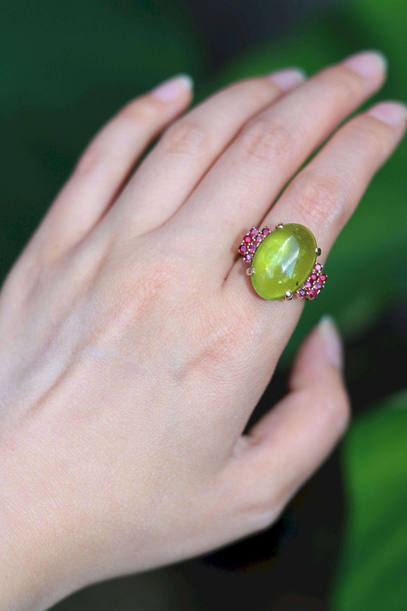 Vintage 14KT Gold Peridot Garnet Ring