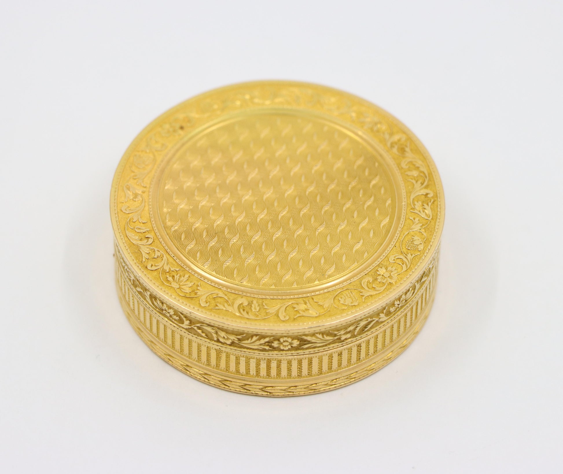 Vintage 14K Gold Round Shape Compact Box