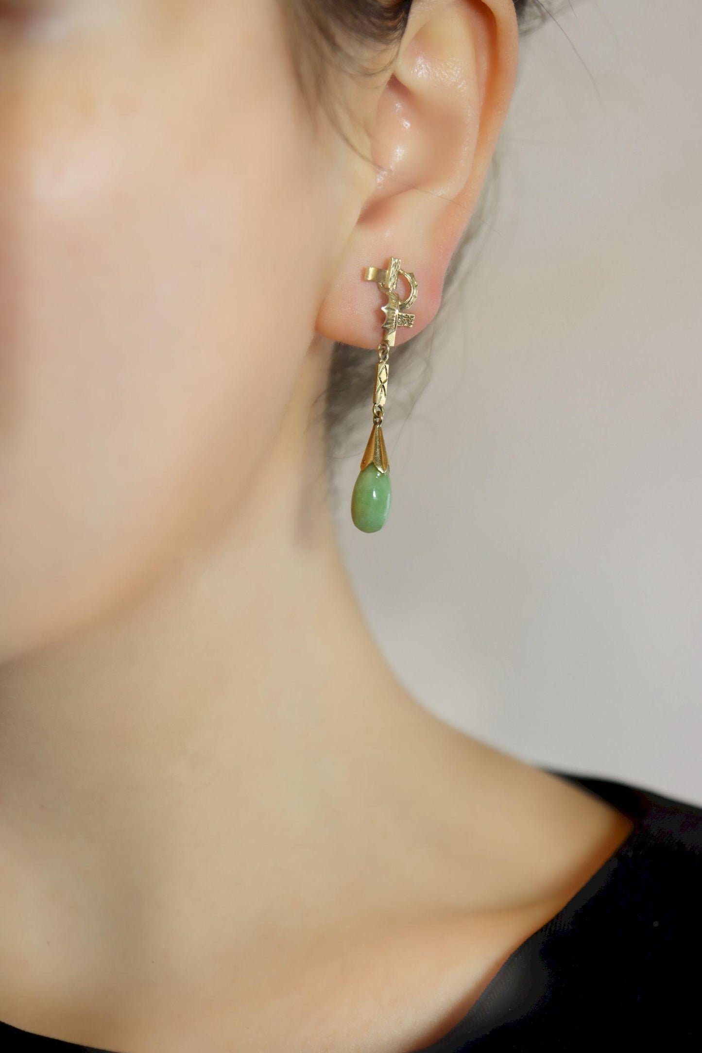 Vintage 14K Gold Jade Drop Earrings