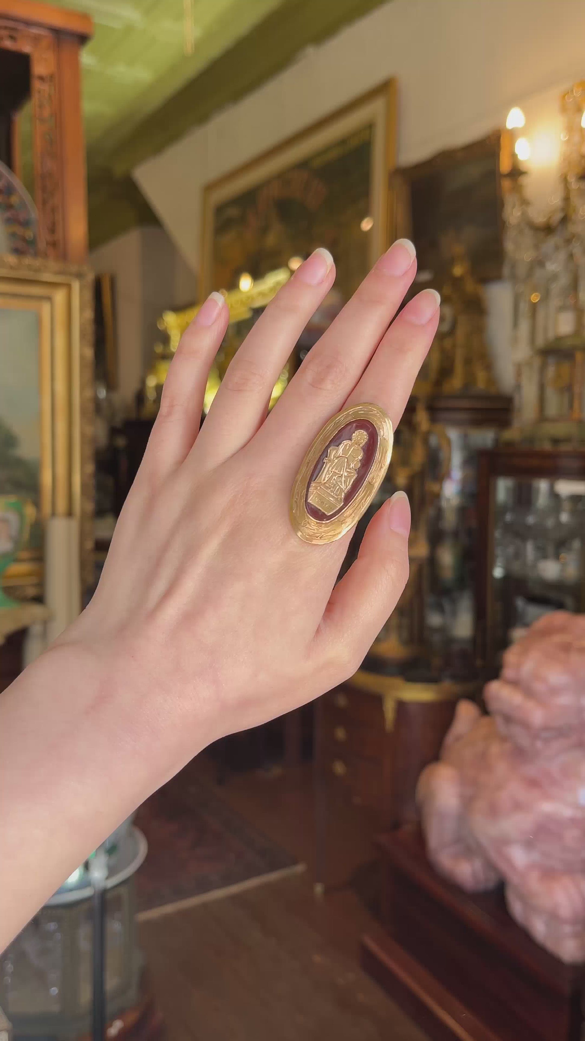 Antique 18K Gold Agate Ring