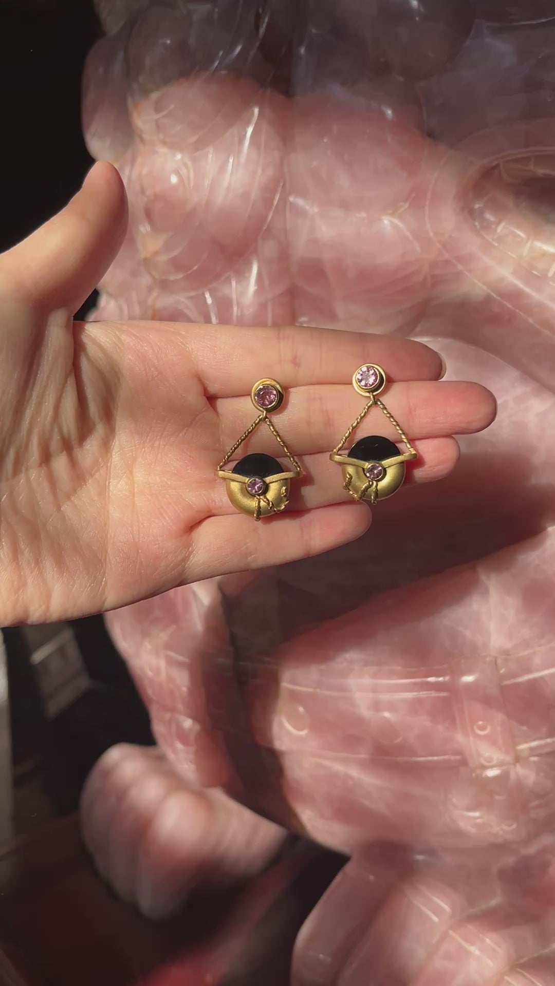 Vintage 18K Gold Tourmaline Onyx Earring