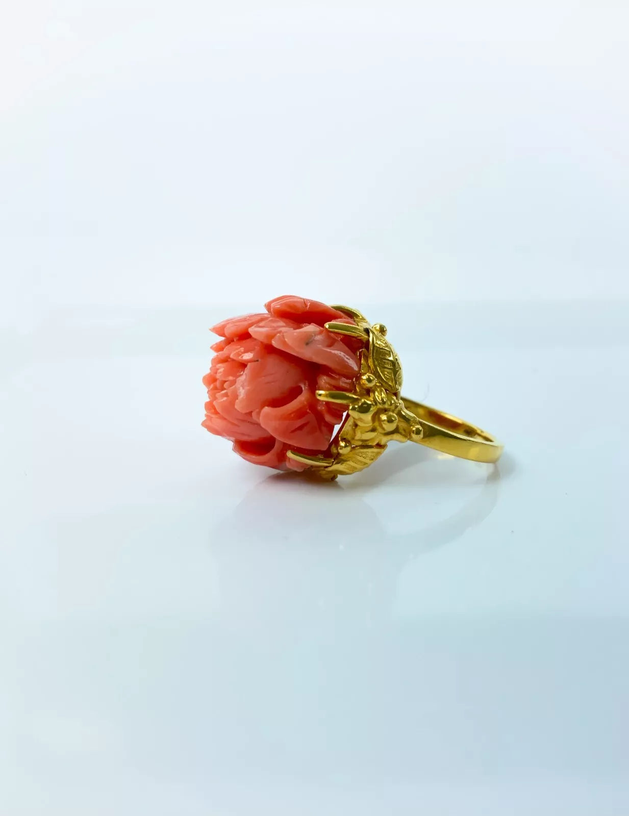 A Vintage 14K Gold Coral Flower Ring