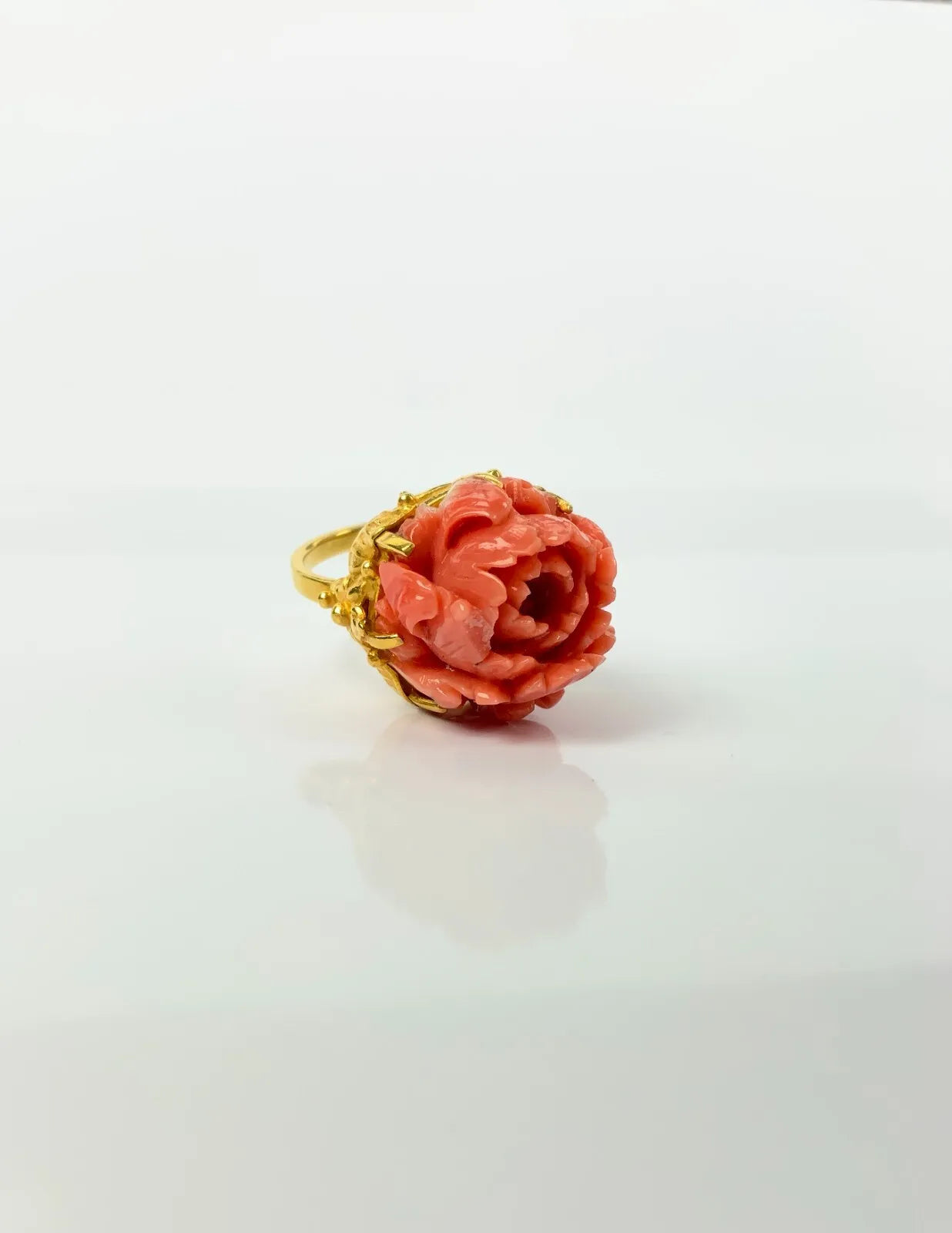 A Vintage 14K Gold Coral Flower Ring