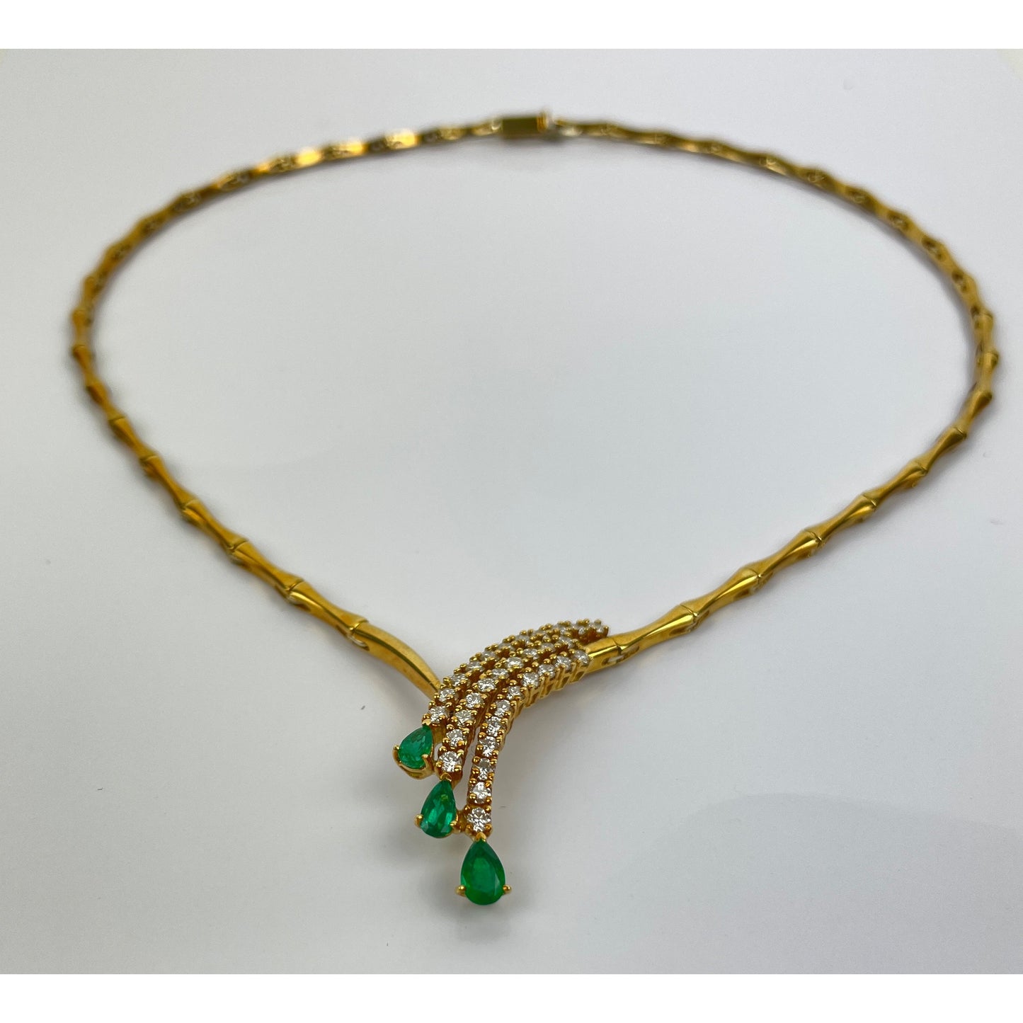 18k Gold Diamond Emerald Necklace