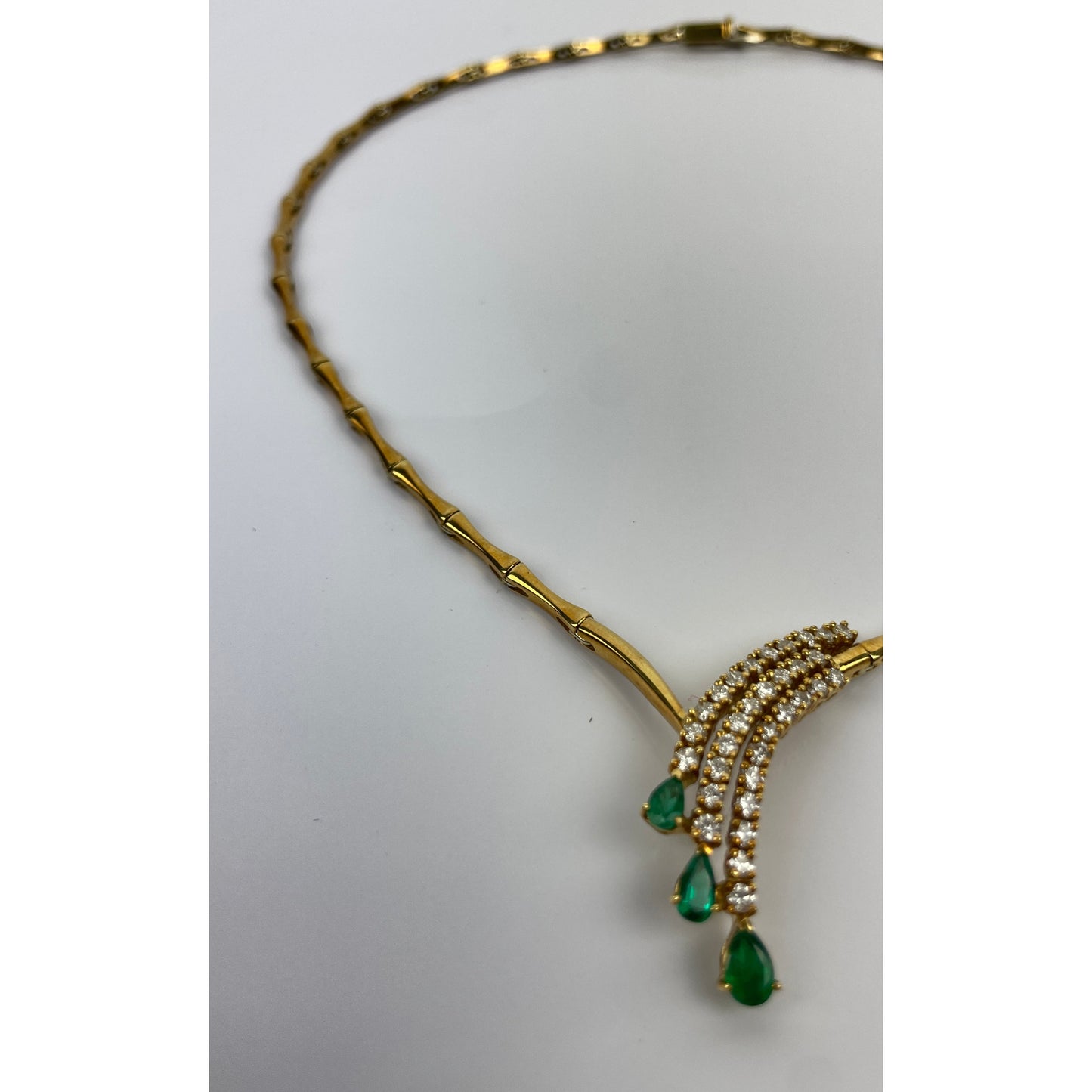 18k Gold Diamond Emerald Necklace