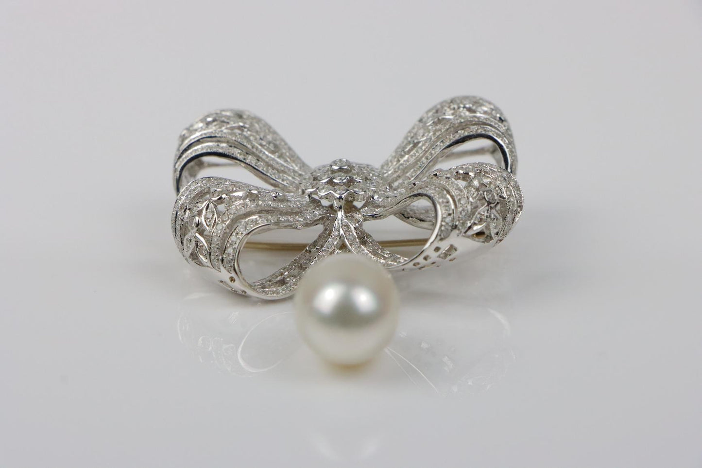 Vintage 18K White Gold Diamond Pearl Bow Tie Brooch Pin