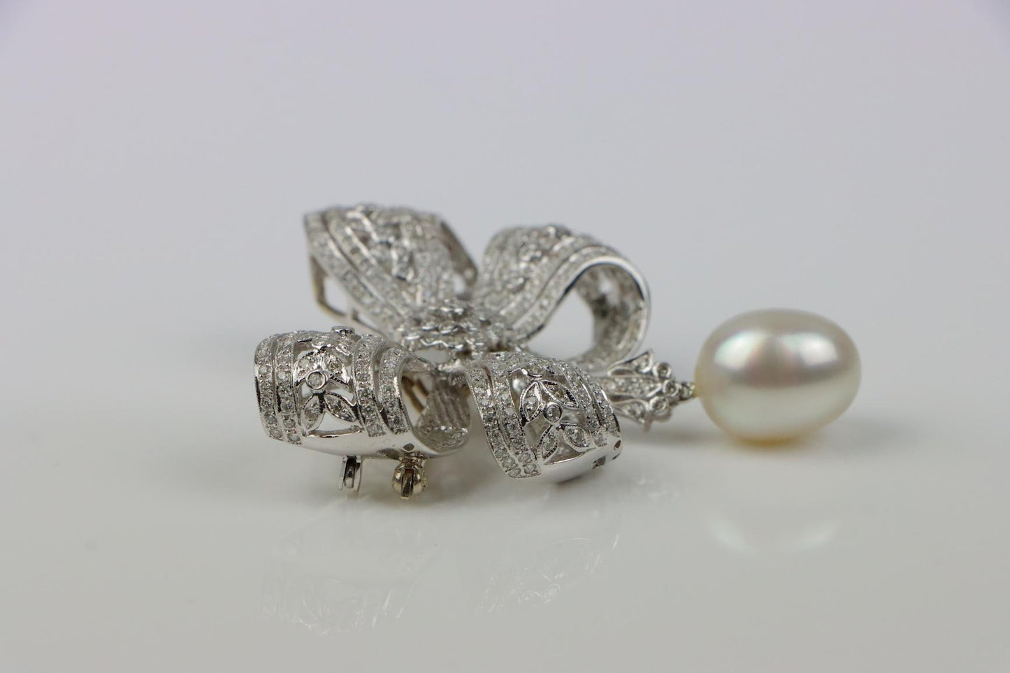 Vintage 18K White Gold Diamond Pearl Bow Tie Brooch Pin
