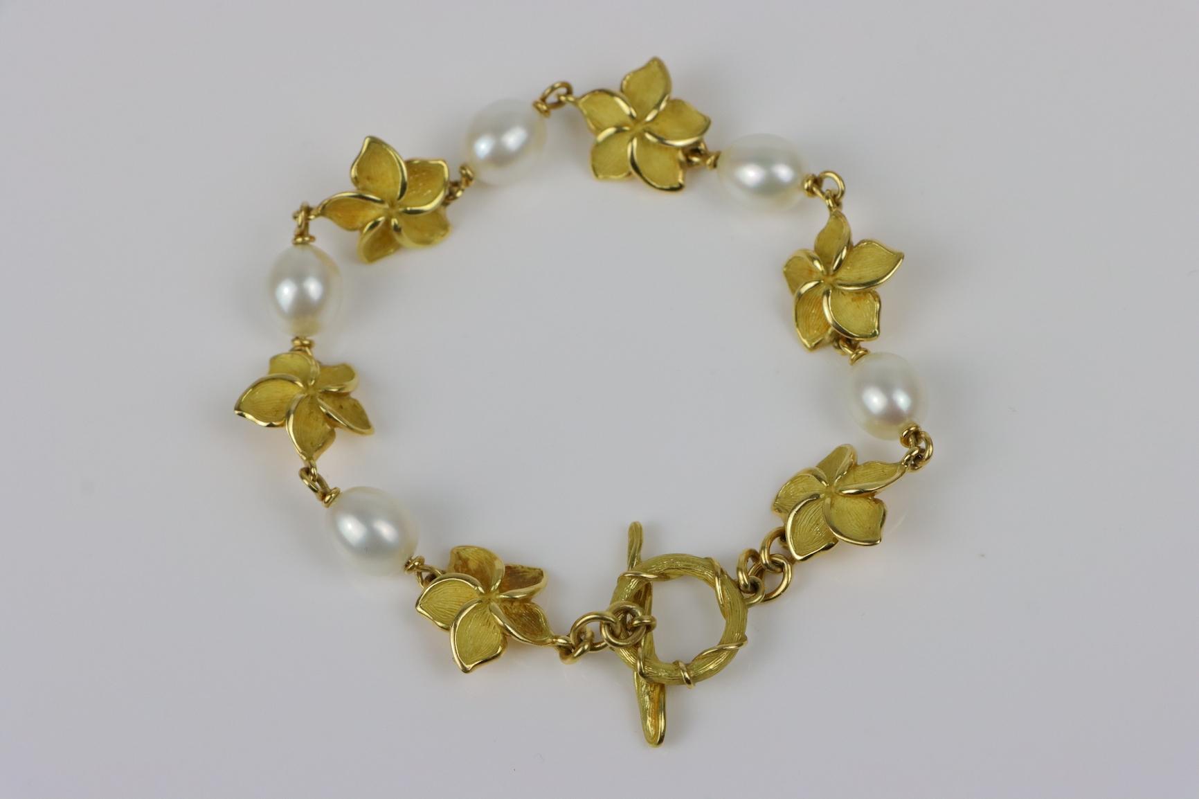 Vintage Tiffany & Co 18K Gold Flower Pearl Bracelet
