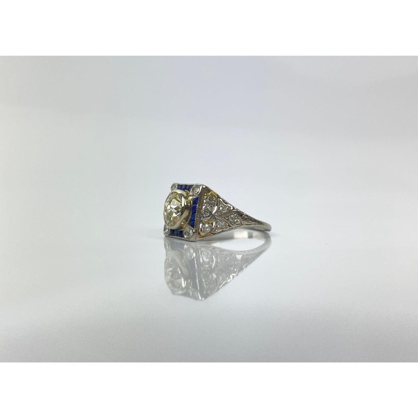 Art Deco 1.5 Carat Diamond Platinum Ring