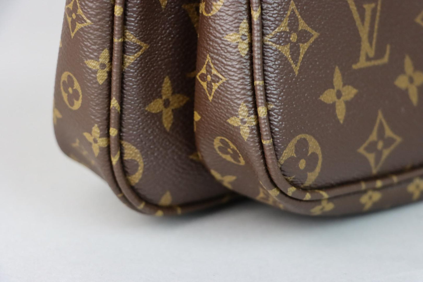 Louis Vuitton Multi Pochette Accessoires Monogram Kaki